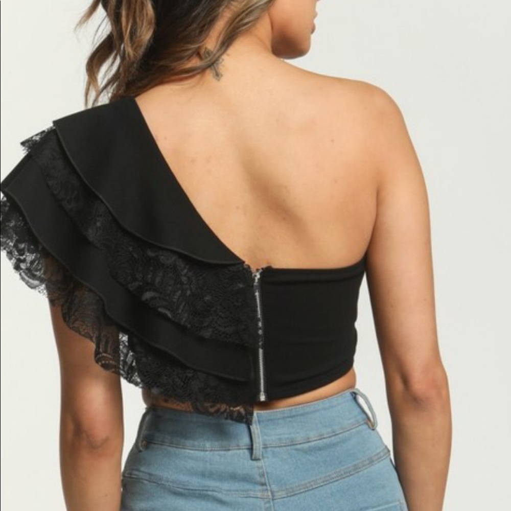 Cold Shoulder - Picture 5 of 5